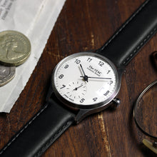 画像をギャラリービューアに読み込む, Authentic Round 36mm アラビアインデックス ホワイトダイヤル ブラックスムースレザー