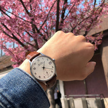 画像をギャラリービューアに読み込む, Authentic Round 36mm アラビアインデックス ホワイトダイヤル ブラウンクロコ型押しレザー